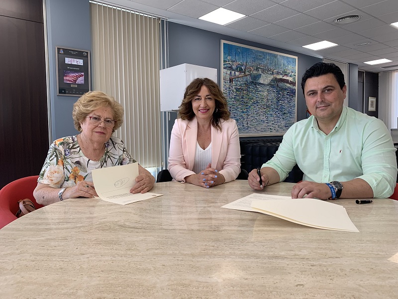 El Ayuntamiento seguirá colaborando con las asociaciones de amas de casa de San Javier y Santiago de la Ribera 